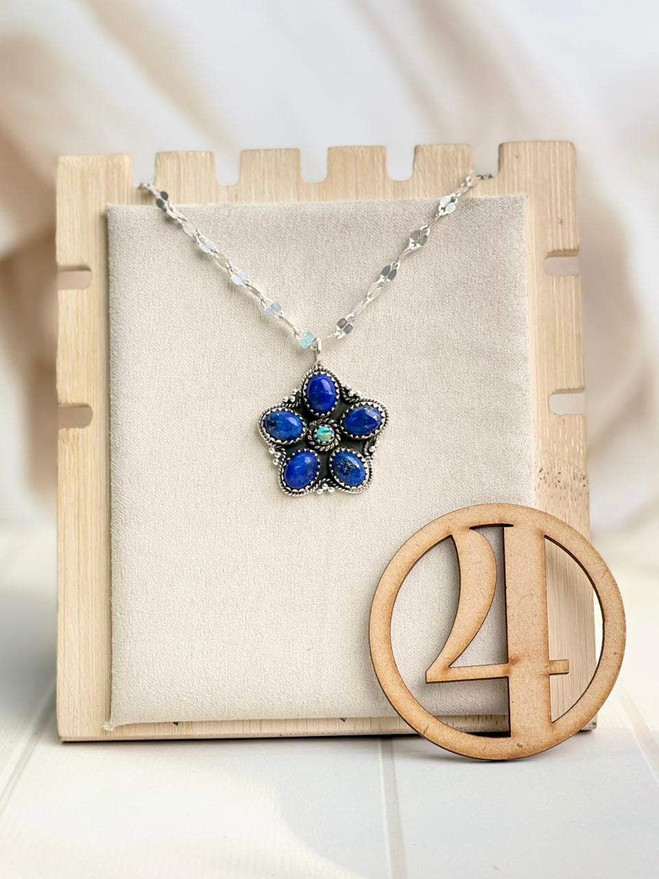 Blinging Chain Daisy Necklace-Necklaces-Krush Kandy, Women's Online Fashion Boutique Located in Phoenix, Arizona (Scottsdale Area)